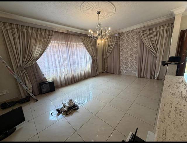 3 BEDROOM PROPERTY TO RENT IN LAUDIUM